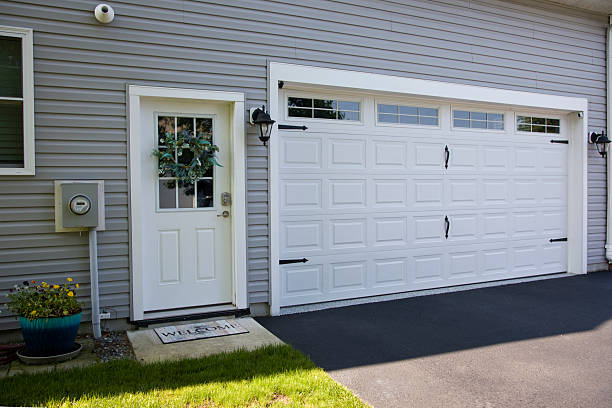 24/7 Emergency Garage Door Panel Replacement experts in Salem, MA